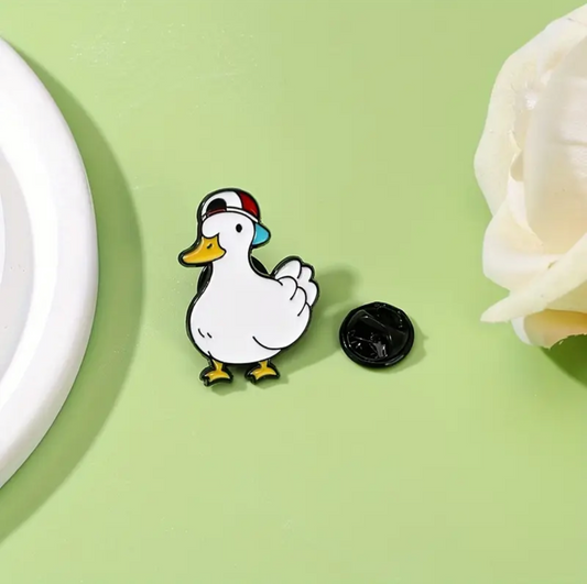 pins canard blanc casquette 1