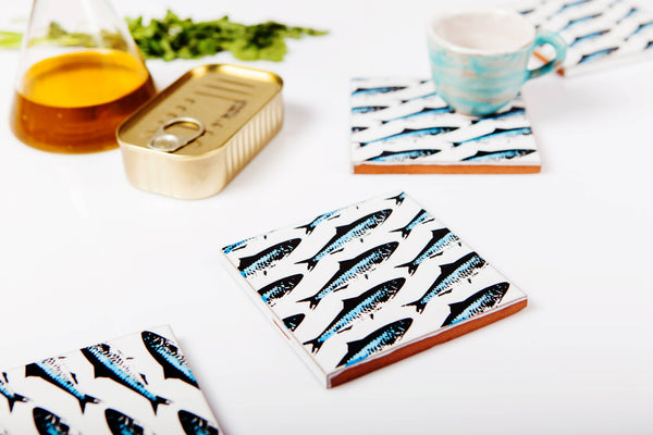 Sottobicchieri in ceramica a forma di sardina