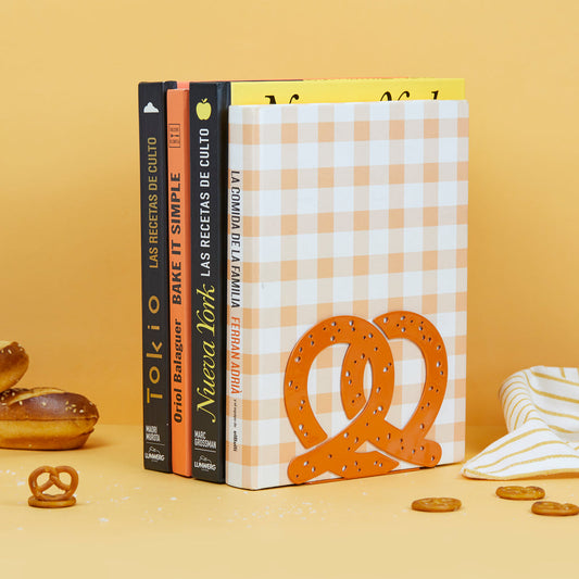 Pretzel Bookend
