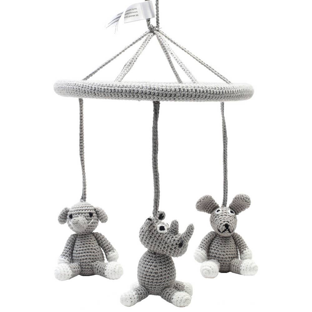 Móvil con conejo, elefante y rinoceronte.