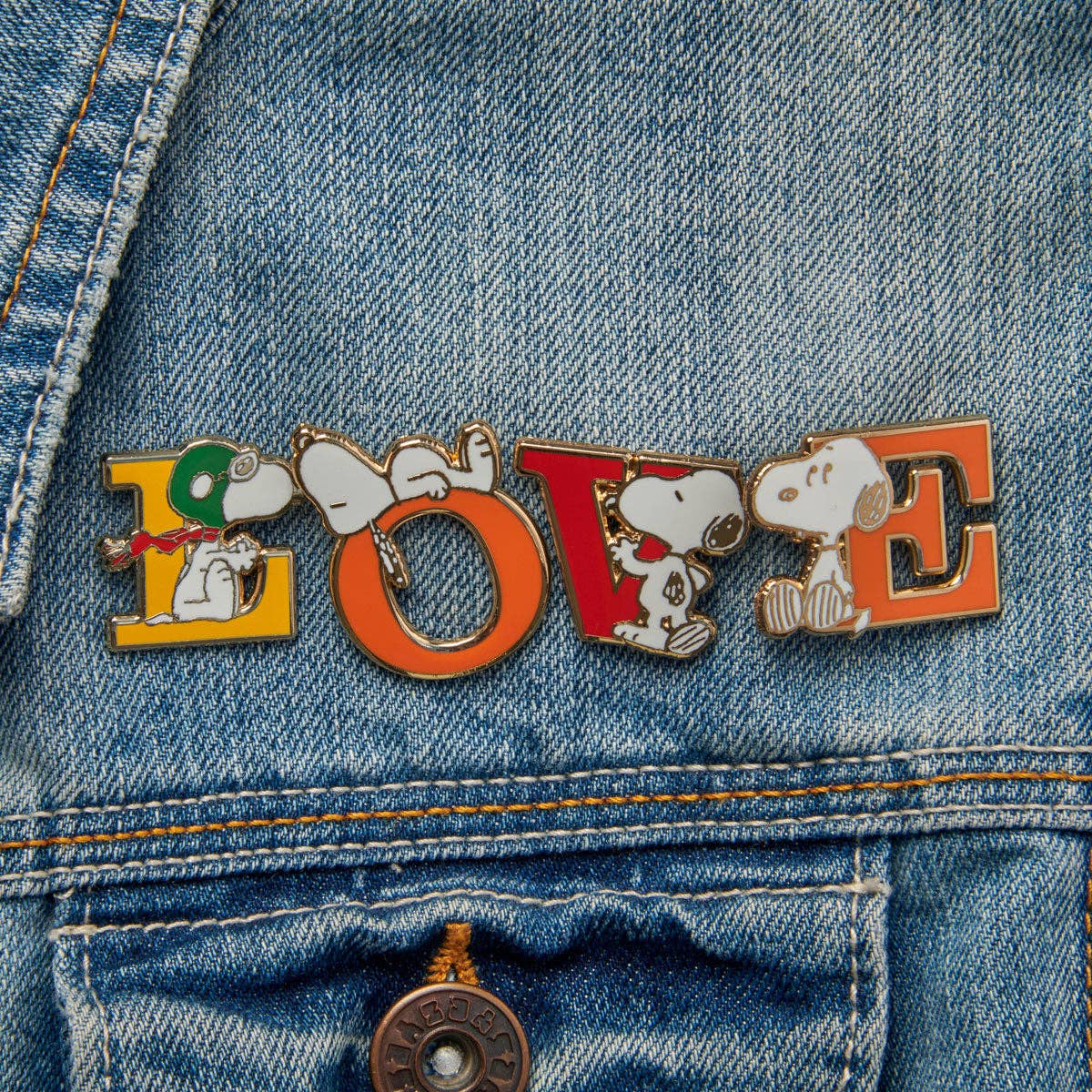 Pin del alfabeto de Snoopy - Q