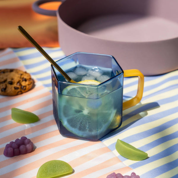 Mug en Verre Géométrique Bleu Helio Ferretti Vue 1