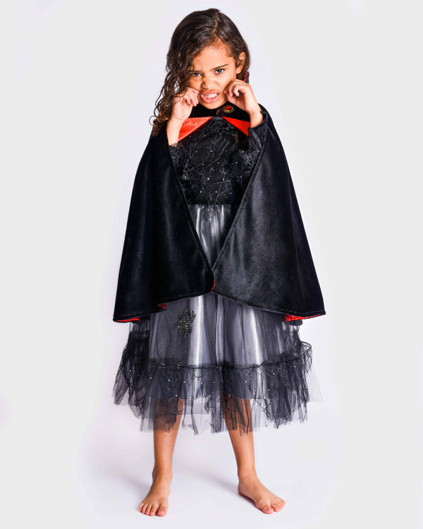 Cape de vampire Deluxe en satin rouge et pierre 110-116 cl