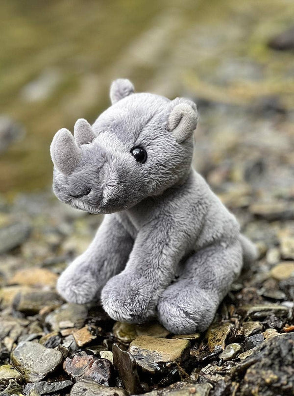 Knuffelbeer: een pluche neushoorn
