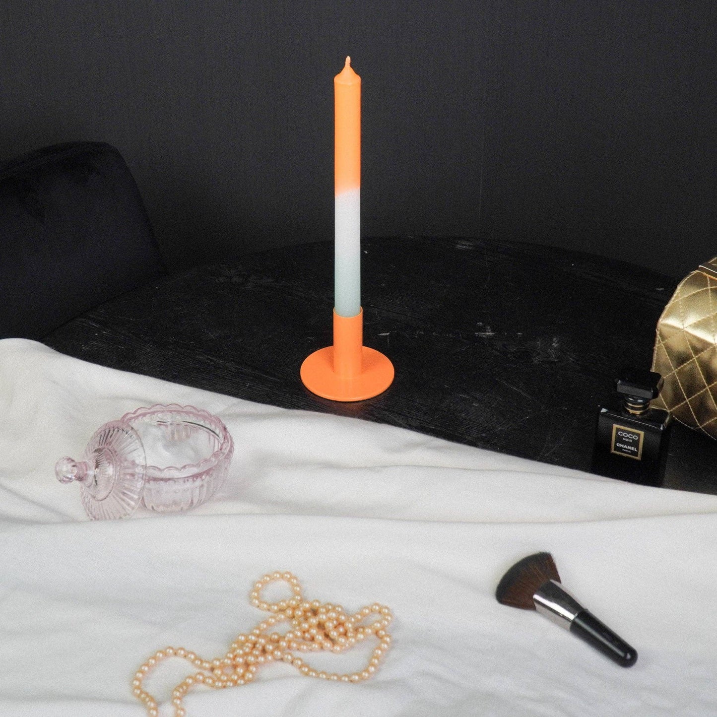 Candelabro básico de metal color naranja de 8 x 8 x 6,5 cm