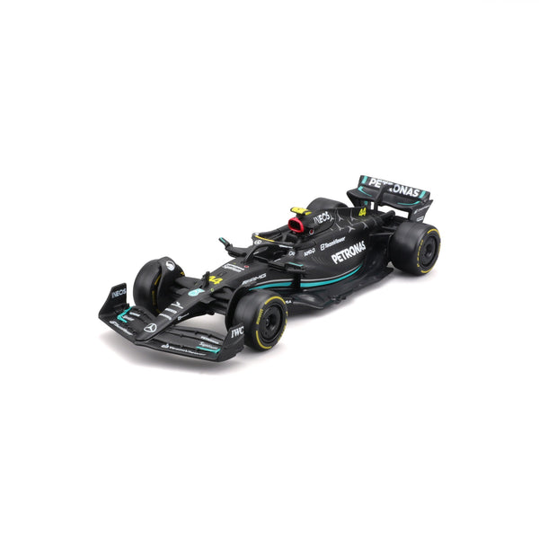 1:43 F1 MB W14 2023 HAMILTON DANS LE DISTRIBUTEUR