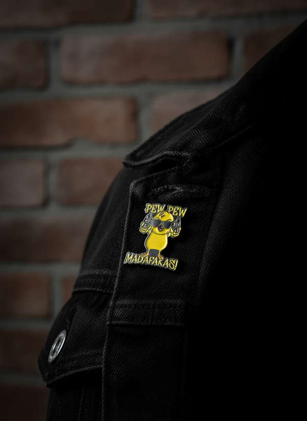 Photo produit - Pin's Poussin "Pew Pew Madafakas!"