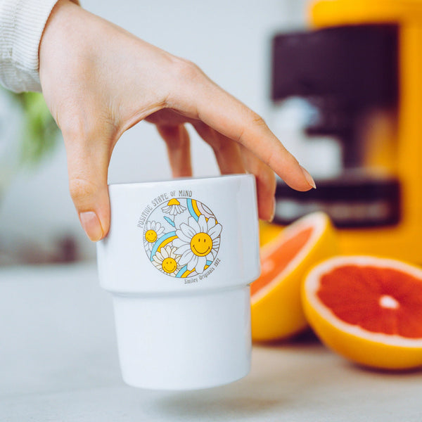 Tazza Smiley con fiori della mente positiva