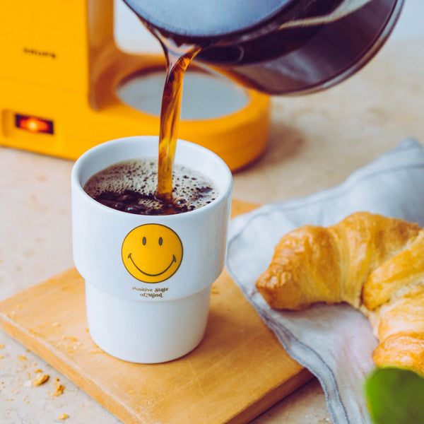 Tazza con faccina sorridente e mente positiva