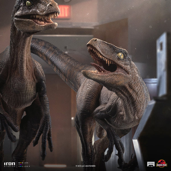 Statue Raptors at the Kitchen's Door - Jurassic Park - Art Scale 1/10 - Jurassic World