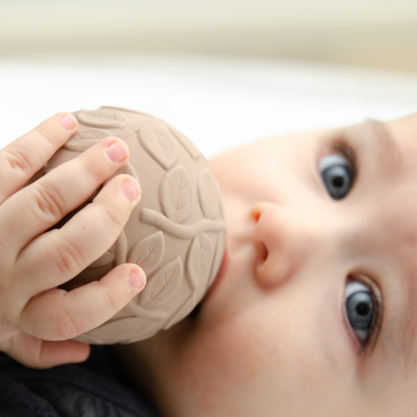 Set di 2 palline sensoriali con fogliame marrone