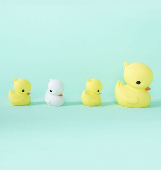 Luz da noite do pato amarelo