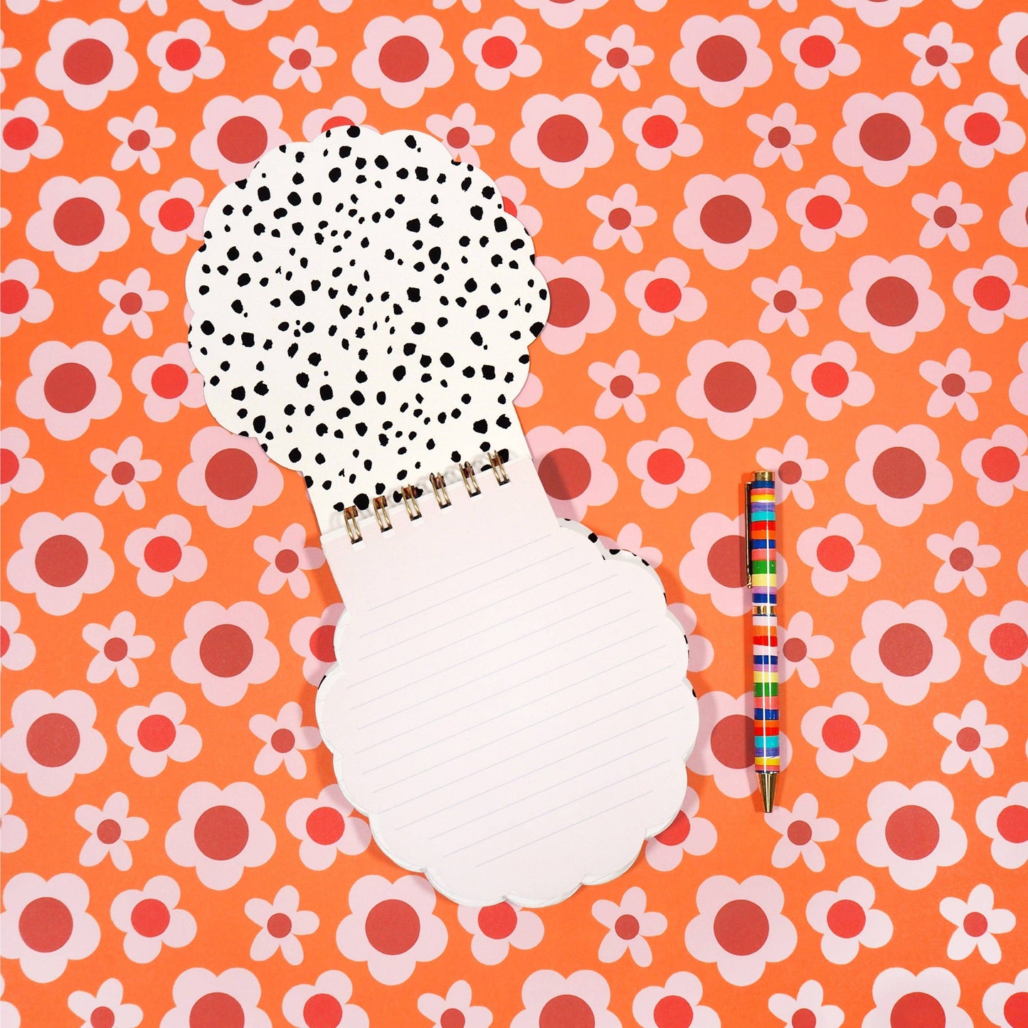 Cuaderno con forma de abeja feliz