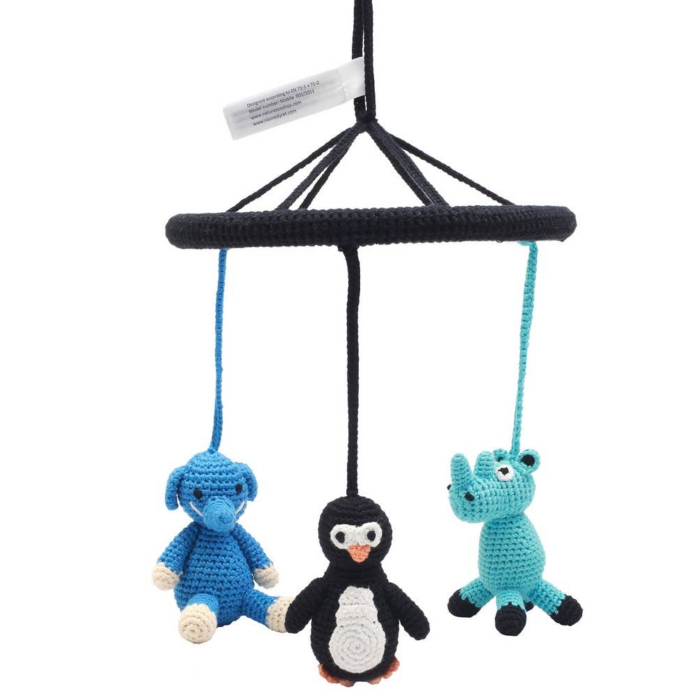 Mobile avec rhinocéros, pingouin et éléphant en crochet