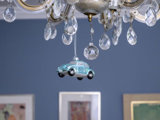 Decoración navideña de un VW Beetle azul