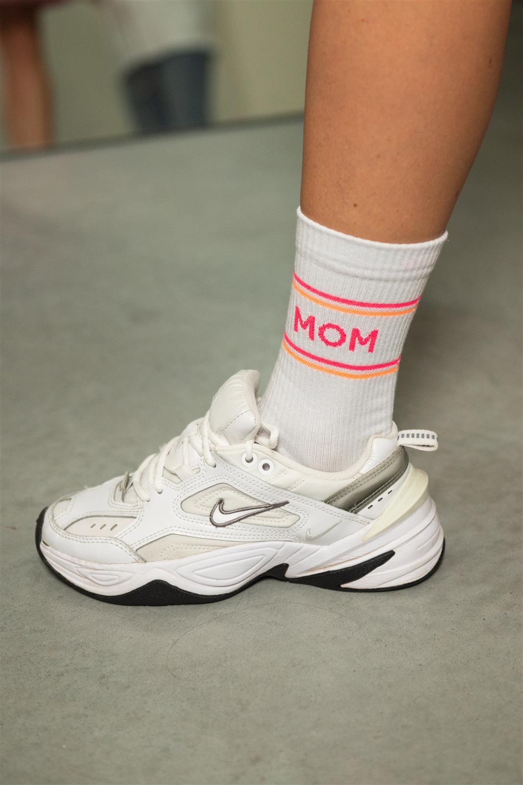 2 Neon Mums