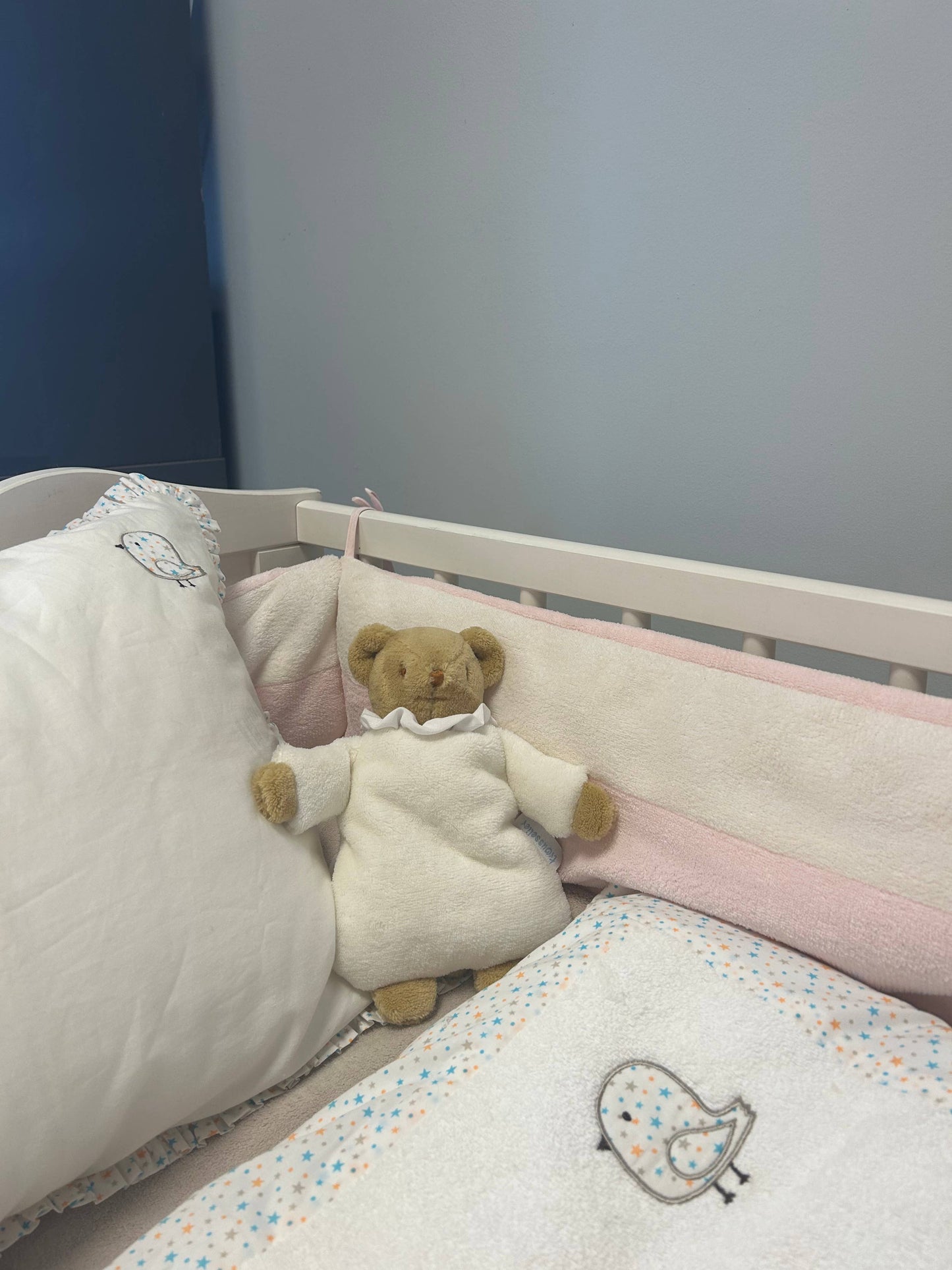 Ours Nid d'Ange Doudou avec Hochet - Peluche Ivoire