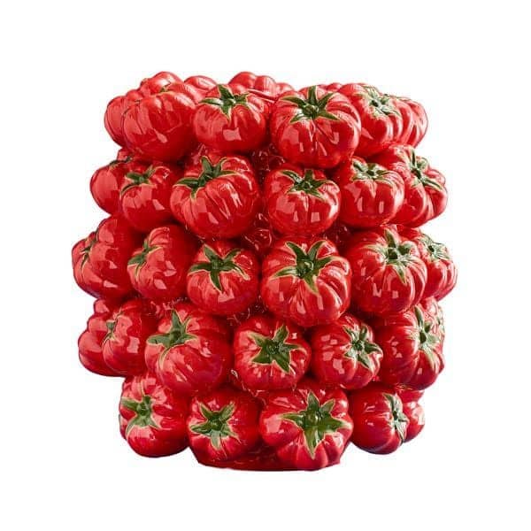 Jarrón de tomates rojos