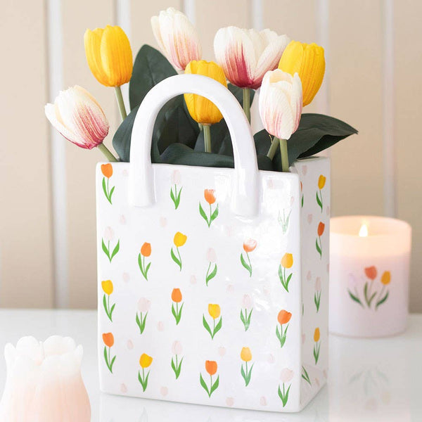 Jarrón de cerámica con forma de bolsa y estampado de tulipanes para flores de primavera.