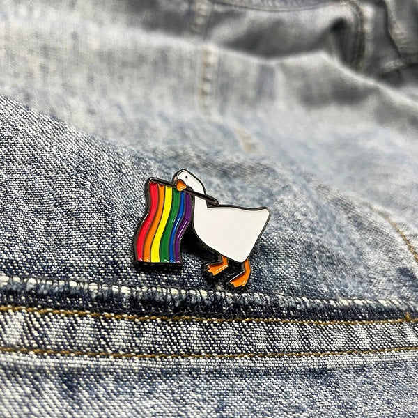 Spilla con bandiera LGBT "White Duck"