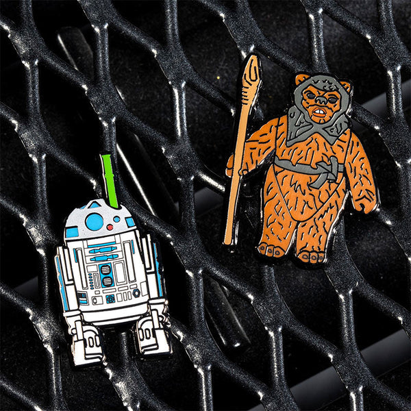 Pin's Star Wars Set 1.42 – R2-D2 (with pop-up Lightsaber) et Romba