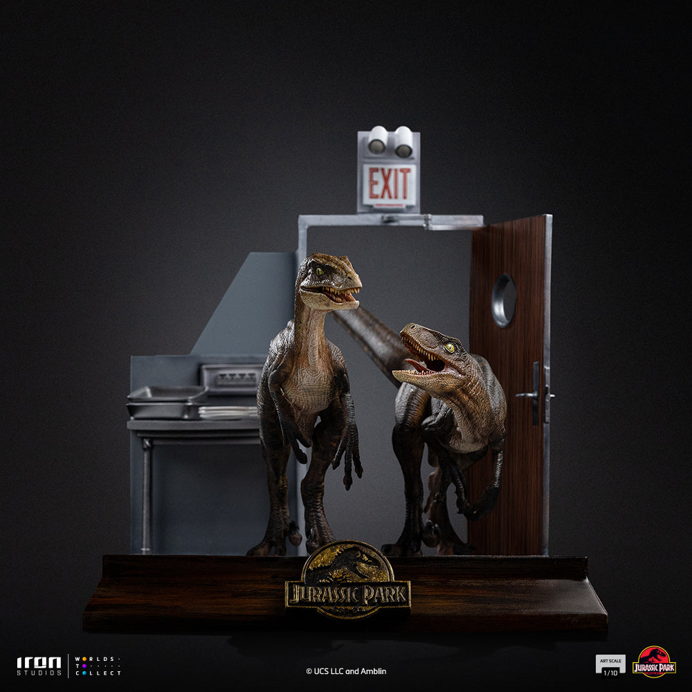 Pre-Order - Raptors at the Kitchen's Door Statue - Jurassic Park - Art Scale 1/10 - Iron Studios