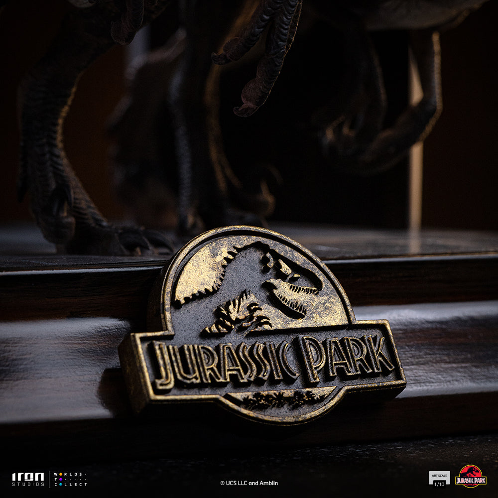 Pre-Order - Raptors at the Kitchen's Door Statue - Jurassic Park - Art Scale 1/10 - Iron Studios