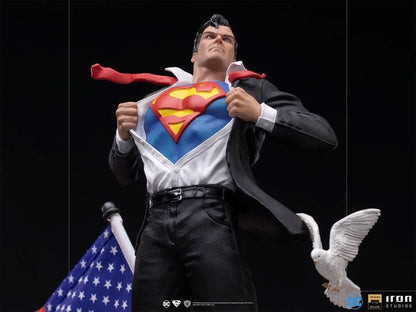 Statue Clark Kent - DC Comics - Art Scale 1/10
