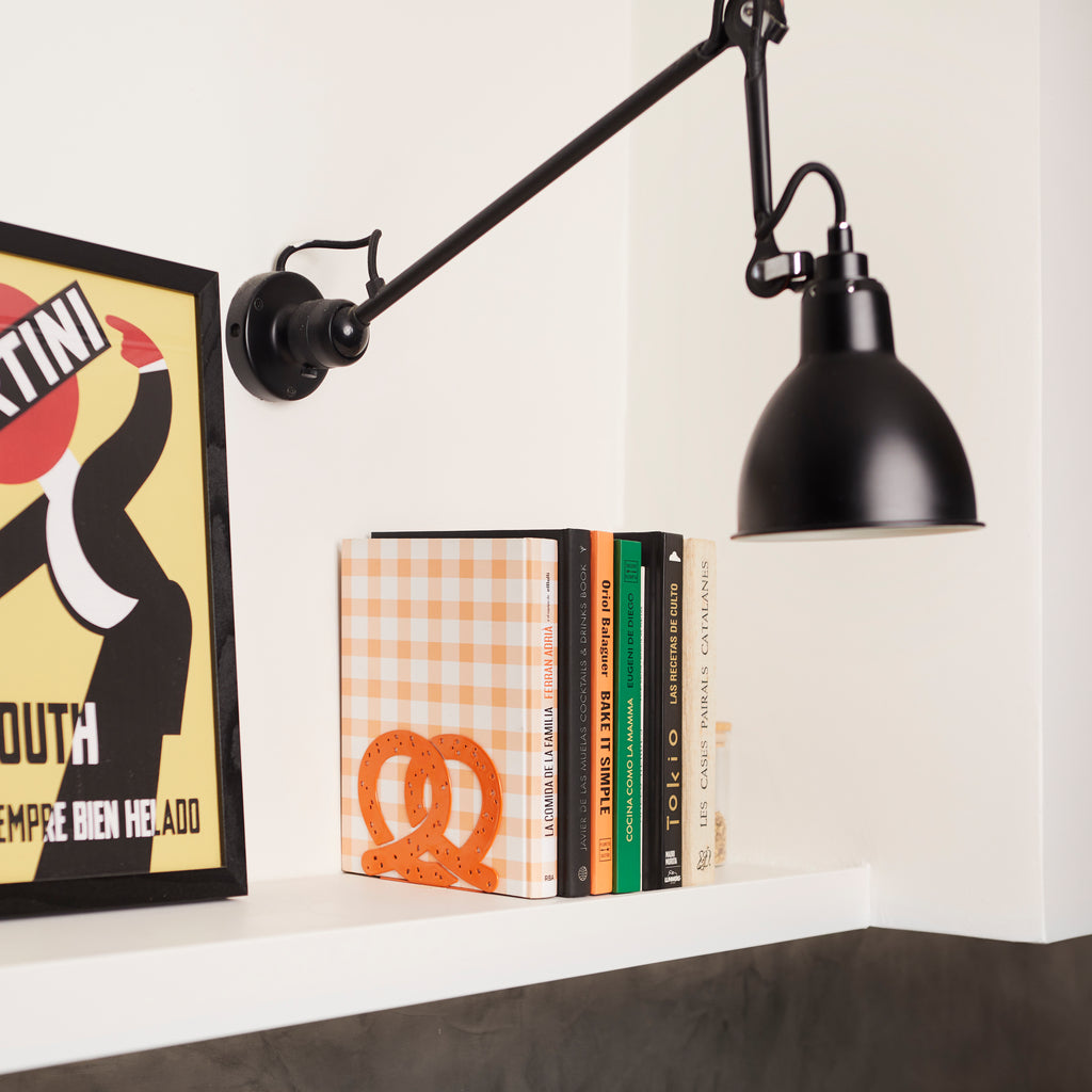 Pretzel Bookend