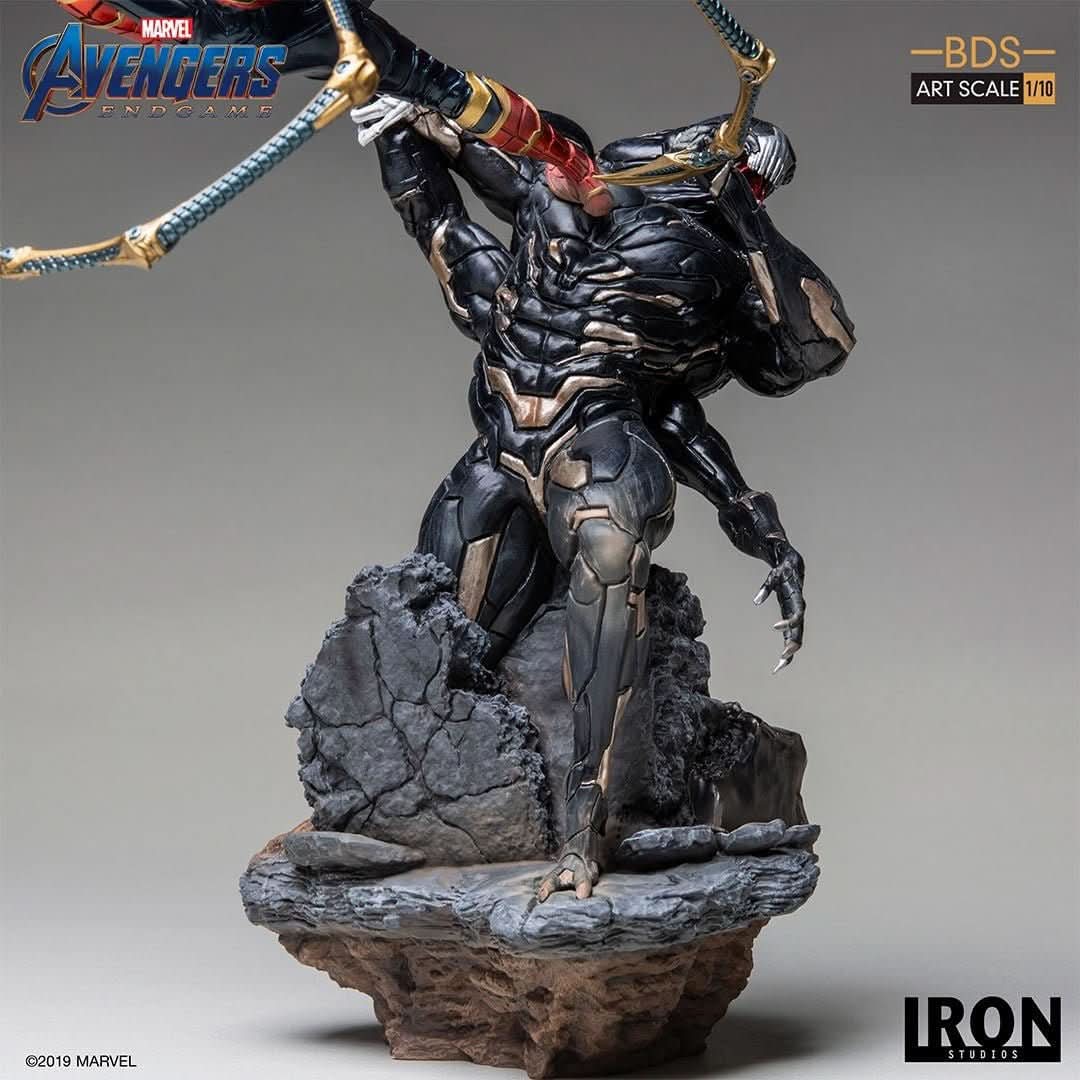 Iron Spider Vs Outrider Statue - Avengers: Endgame - Art Scale - Iron Studios