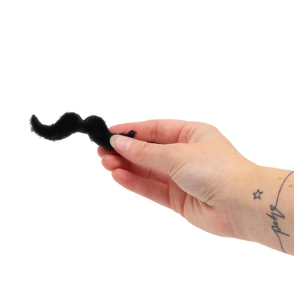 LES BLAGUES CLASSIQUES COLLENT SUR LES MOUSTACHES