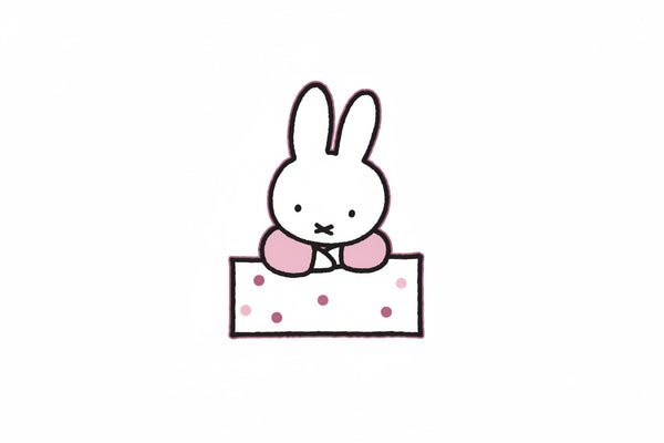 Placa de anúncio de nascimento com a coelhinha Miffy cor-de-rosa.