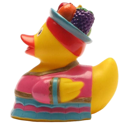 Pato con sombrero de fruta