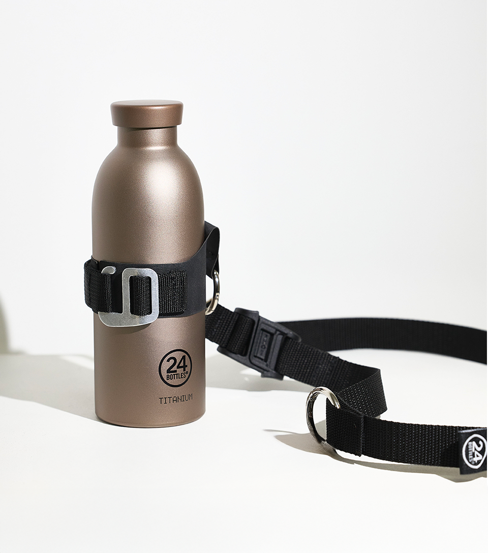 Pack Bouteille "Titanium Bottle" + Bandoulière - Avant