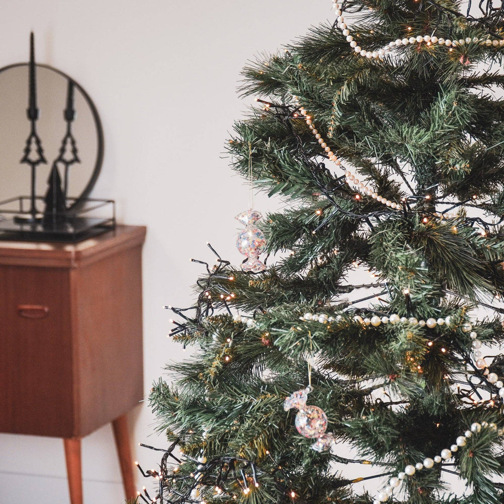 Weihnachtskugel aus Süßigkeiten