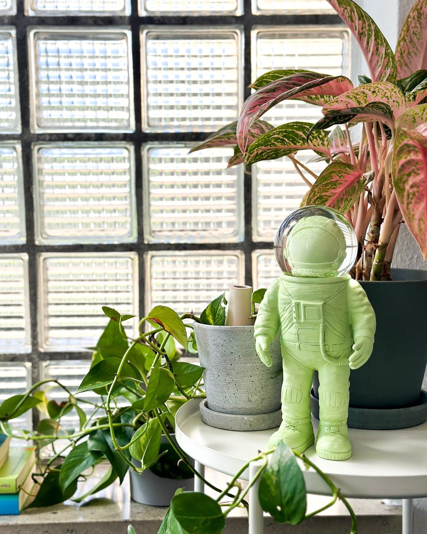 Bola de nieve de astronauta verde