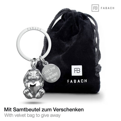 Llavero con forma de conejito grabado con la frase "Te quiero como a ningún otro conejito". Lindo amuleto de la suerte con forma de corazón.