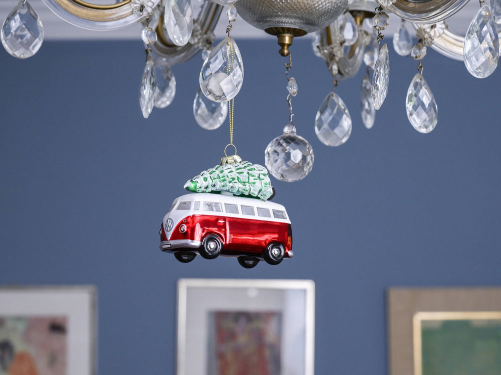 Decorazione natalizia con albero di Natale in stile bus VW T1 rosso e bianco