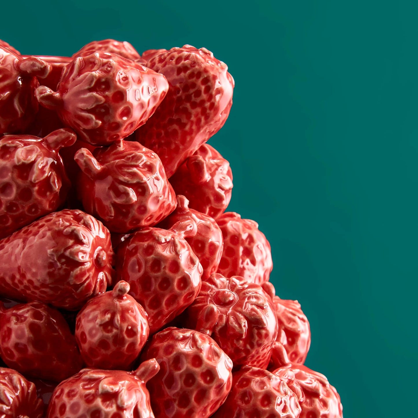 Vase Fraise, Rouge Grès, 20 x 20 x 25 cm