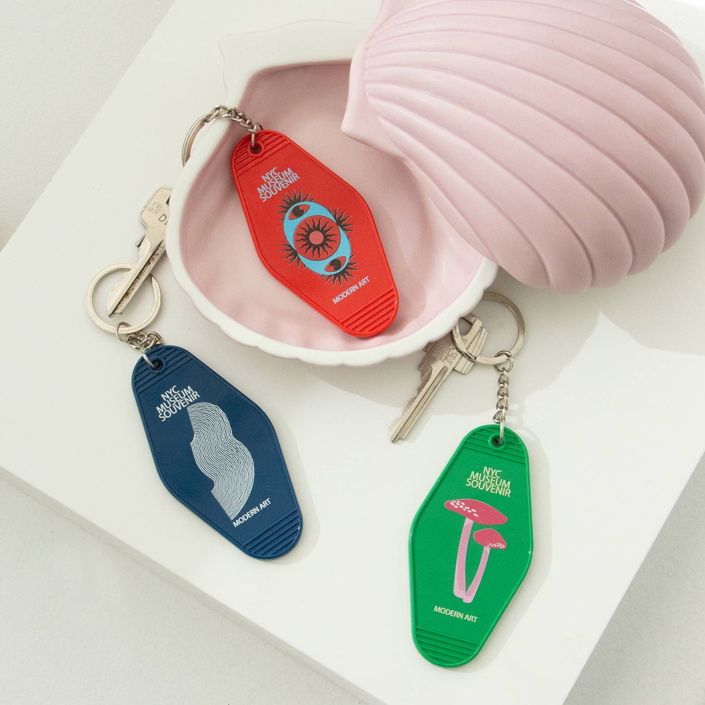 Porte Clés Musée Nyc Rouge Helio Ferretti Vue 3