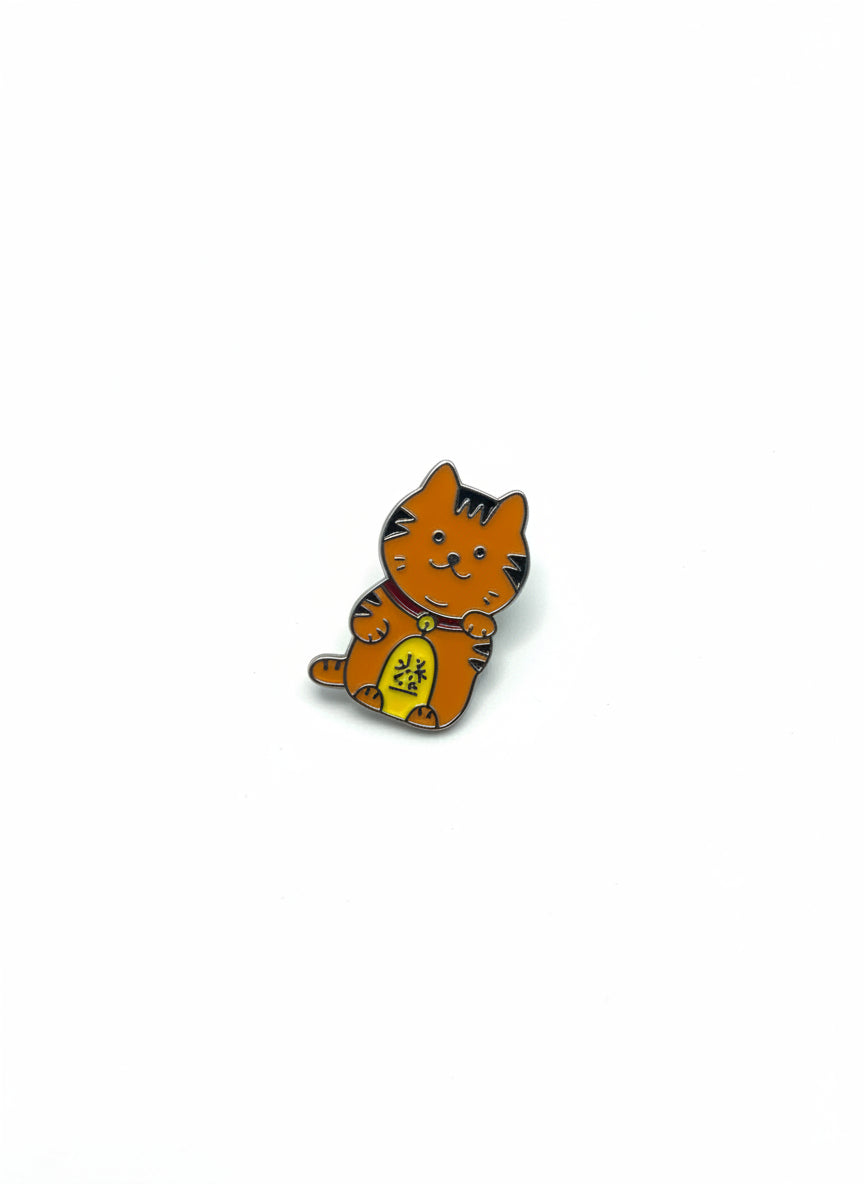 Pin de gato de la suerte