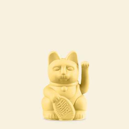 Glückliche gelbe Mini-Katze