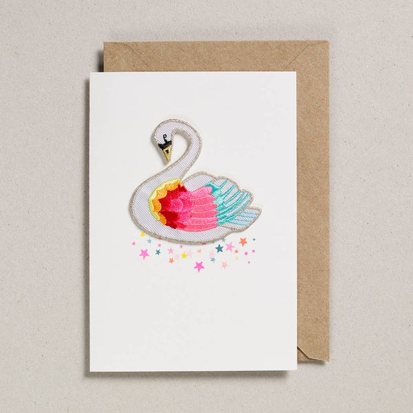 Biglietto d'auguri con toppa - Cigno arcobaleno