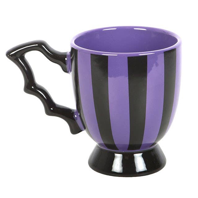 Taza de té a rayas moradas y negras con asa de ala de murciélago