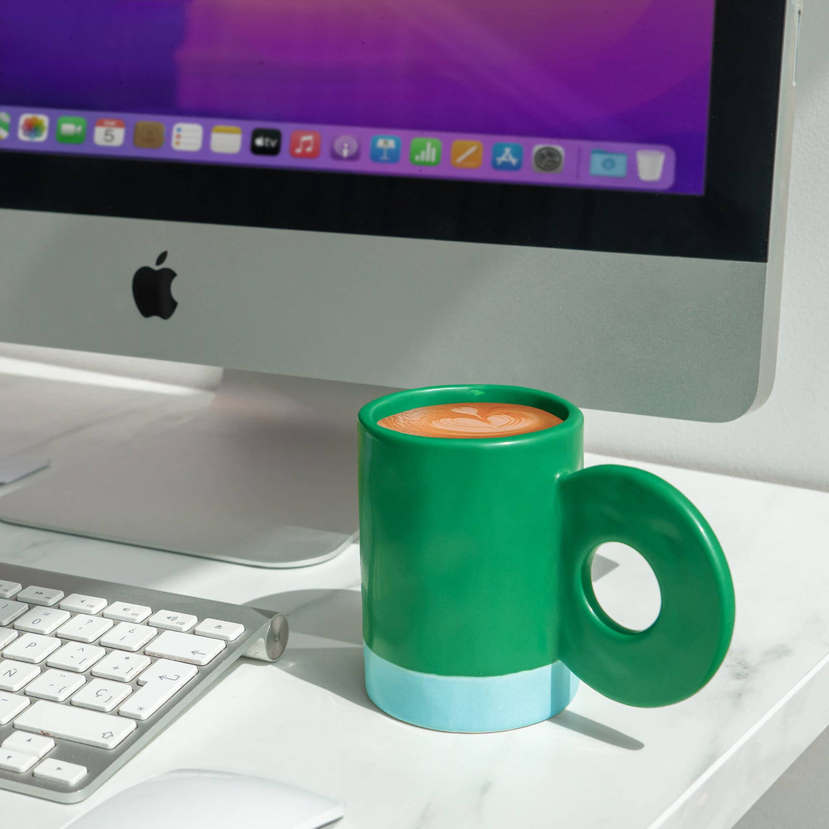 Taza de cerámica verde