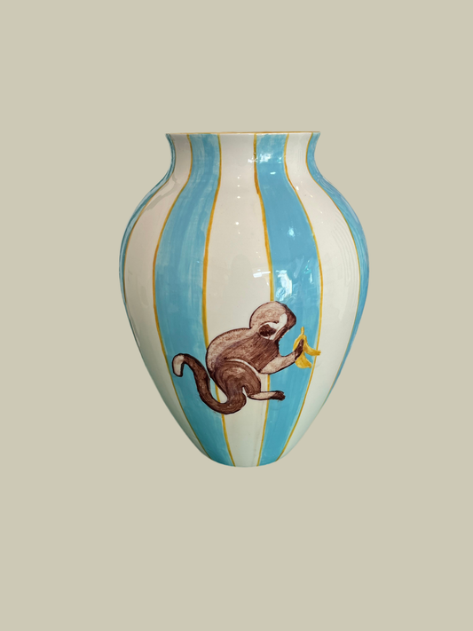 Jarrón de mono y plátano