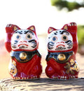 Figura de barro del gato de la suerte Daruma