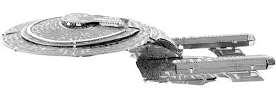MetalEarth: STAR TREK/USS ENTERPRISE NCC-1701D 12.7x6x5.5cm, maquette 3D en métal avec 2 feuilles, sur carte 12x17cm, 14+