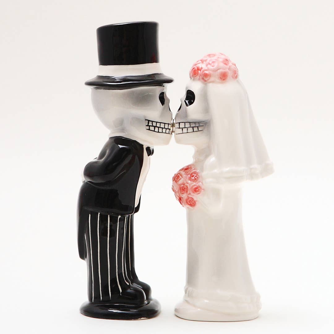 Salt and Pepper Shaker Set "Love Never Dies"
