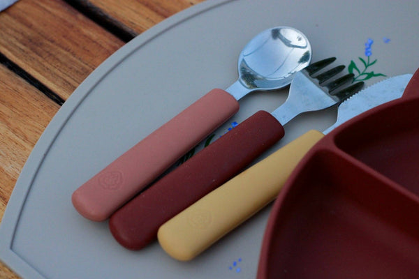 Juego de cubiertos de camello y castaña (tenedor/cuchara/cuchillo)
